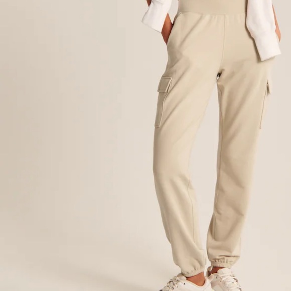 NWT Abercrombie Luxe Terry Cargo Joggers - Picture 1 of 6